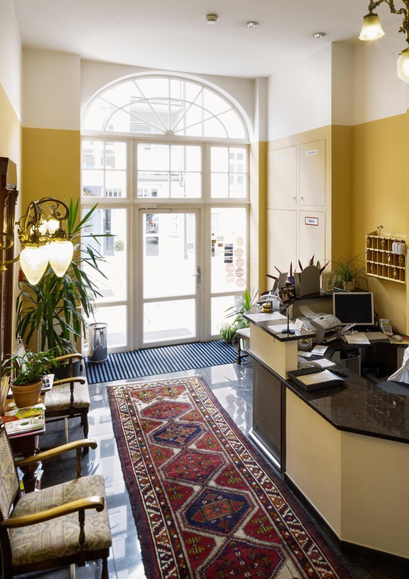 Hotel Garni Am Markt - Businesshotel - Fruehstuecksbuffet - Fahrradabstellplatz - Hunde Willkommen Neustadt - Coburg Exterior foto